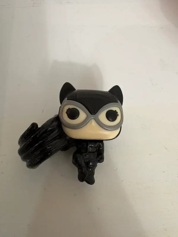 Фігурка BatWoman kinder joy (Marvel)