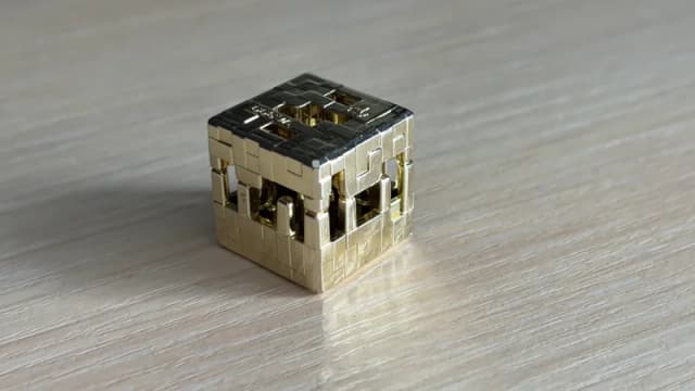 Kinder joy Minecraft Золотий куб